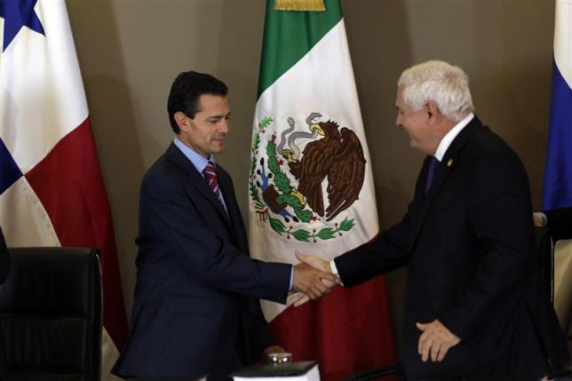 Mexico's President Pena Nieto and his Panamanian counterpart Martinelli shake hands after signing a free trade agreement between the two countries in Panama City