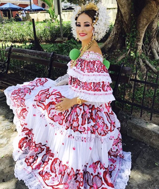 Panama Culture - traditional women's dress